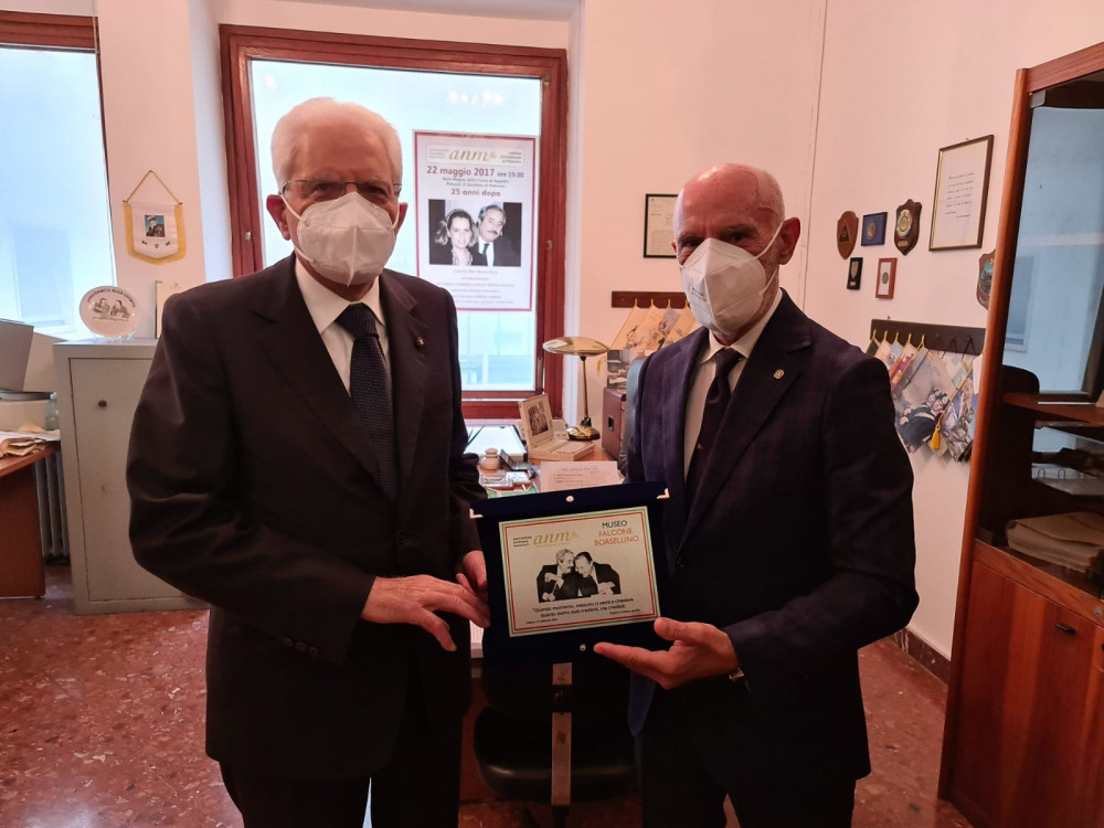 Il Presidente Mattarella in visita al bunkerino con Giovanni Paparcuri